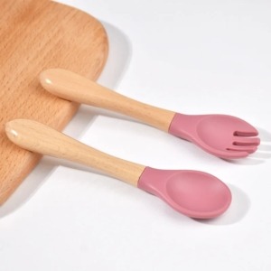 couverts bébé silicone et bois